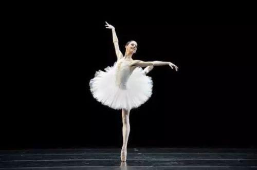 国产芭蕾体服推荐视频,舞动优雅，尽显民族风华